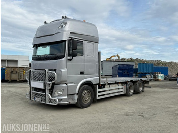 Camion plateau DAF XF 530