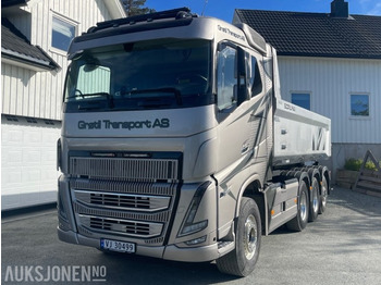 Camion benne VOLVO FH16 750