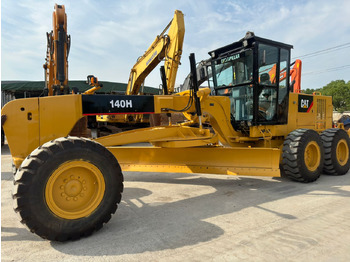 Niveleuse CATERPILLAR 140H