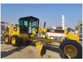 Niveleuse CATERPILLAR 140H