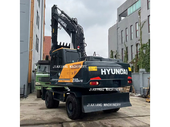 Pelle sur pneus HYUNDAI