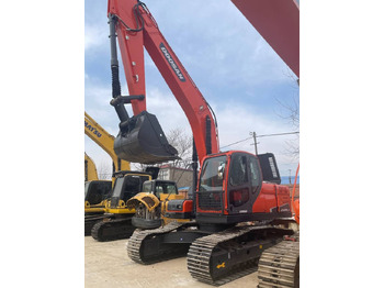 Pelle sur chenille DOOSAN DX225