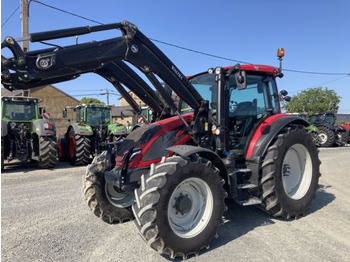 Tracteur agricole VALTRA