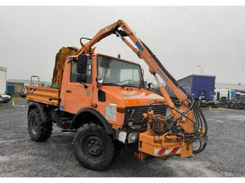 Véhicule de voirie/ Spécial UNIMOG