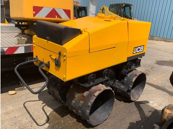 Rouleau compresseur JCB