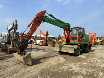 Pelle sur pneus NEW HOLLAND