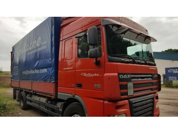Camion à rideaux coulissants DAF XF