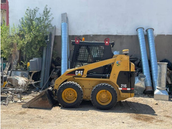 Mini chargeuse CATERPILLAR 216