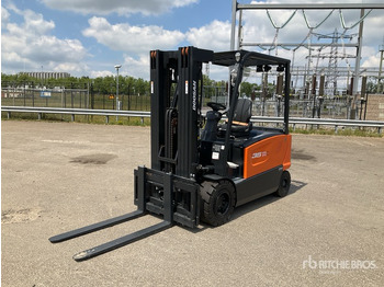 Chariot élévateur électrique DOOSAN