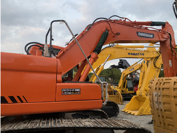 Pelle sur pneus DOOSAN DX225LC
