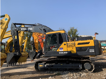 Pelle sur pneus VOLVO EC210D