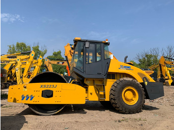Rouleau compresseur XCMG XS223J