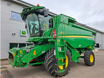 Moissonneuse-batteuse JOHN DEERE T670