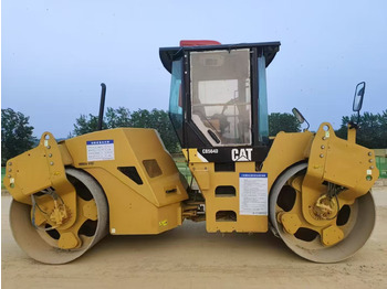 Compacteur CATERPILLAR