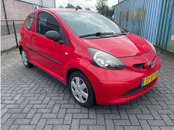 Voiture à hayon Toyota Aygo 1.0 12V 2007 247.975 km 37-XF-VH: photos 5