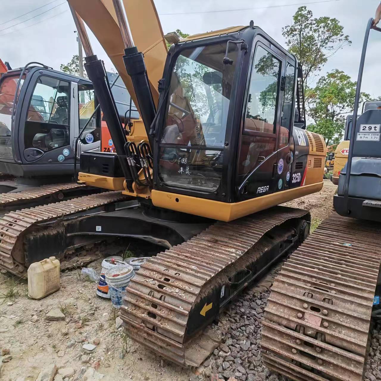 Pelle sur chenille CATERPILLAR 325D2: photos 2 Pelle sur chenille CATERPILLAR 325D2: photos 2