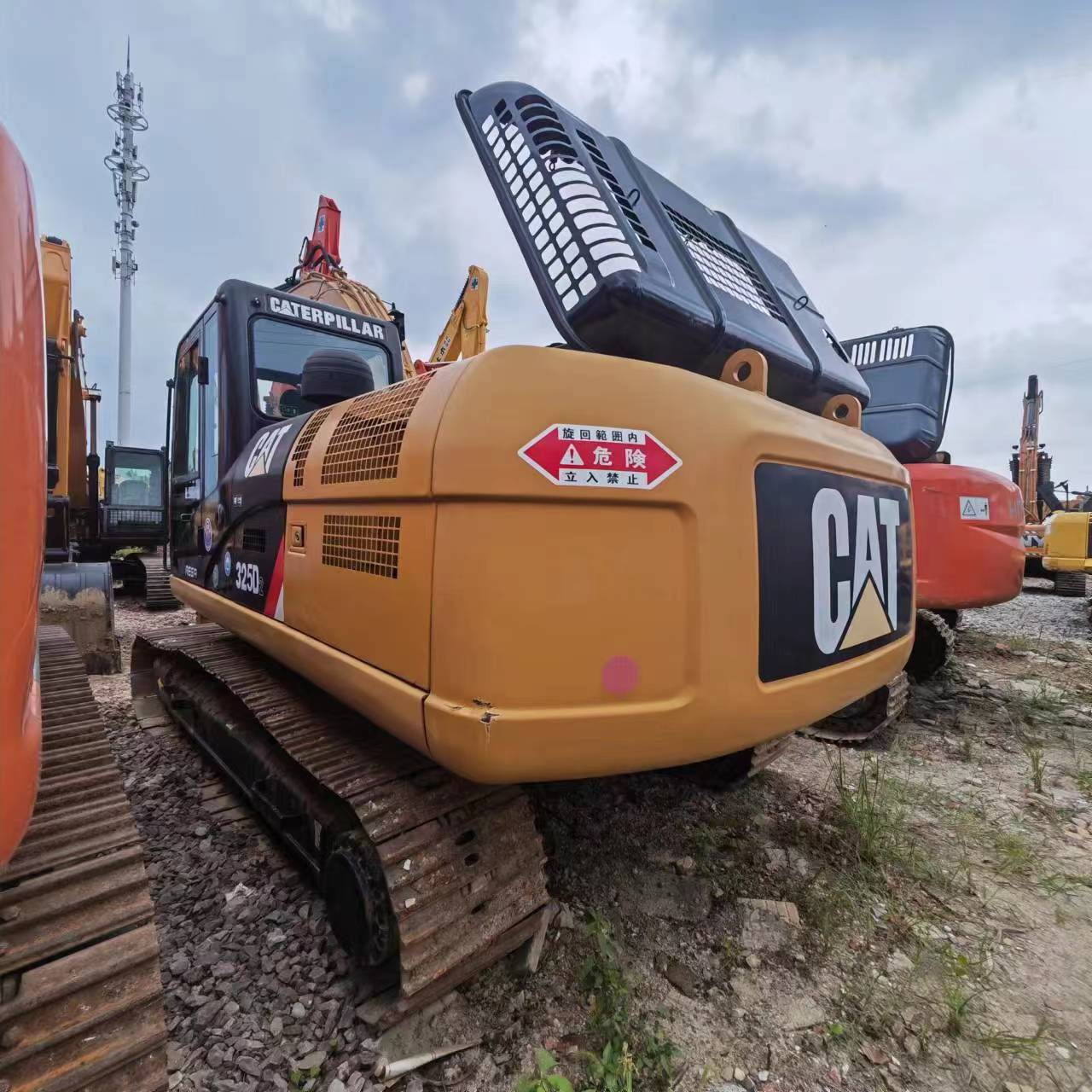 Pelle sur chenille CATERPILLAR 325D2: photos 3 Pelle sur chenille CATERPILLAR 325D2: photos 3