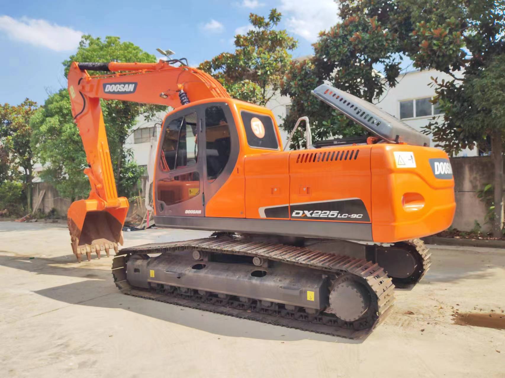 Pelle sur chenille DOOSAN DX225