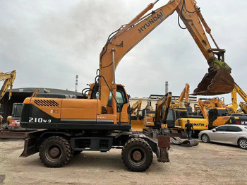 Pelle sur pneus HYUNDAI