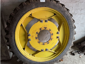 Sprayer Wheels (used on a John Deere 6830) - crédit-bail Sprayer Wheels (used on a John Deere 6830): photos 4