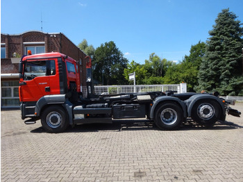 Camion ampliroll MAN TGA 26.360