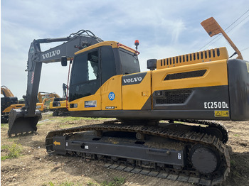 Pelle sur chenille VOLVO EC250