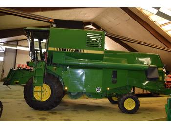 Moissonneuse-batteuse JOHN DEERE