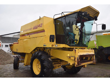 Moissonneuse-batteuse NEW HOLLAND
