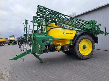 Pulvérisateur traîné JOHN DEERE