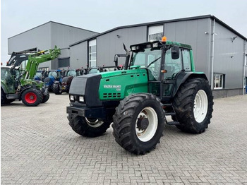Tracteur agricole Valtra 8350 Hitech: photos 3