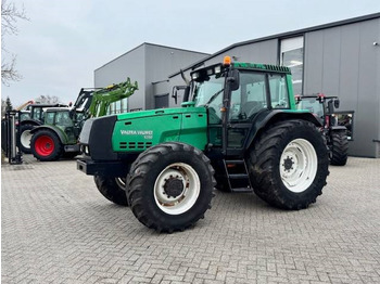 Tracteur agricole Valtra 8350 Hitech: photos 2