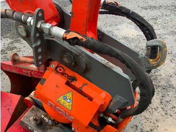 Mini pelle KUBOTA KX042-4: photos 4