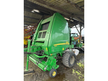Presse à balles rondes JOHN DEERE