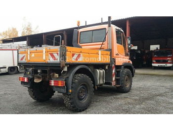 Véhicule de voirie/ Spécial UNIMOG U300
