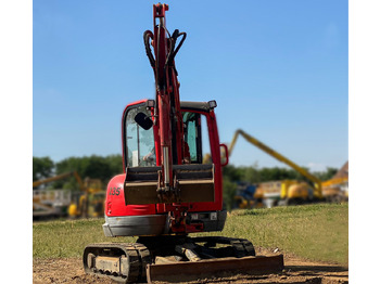 Mini pelle JCB