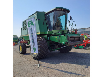 Moissonneuse-batteuse JOHN DEERE