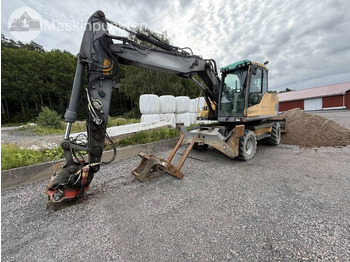 Pelle sur pneus VOLVO EW140C
