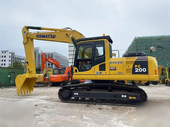 Pelle sur chenille KOMATSU PC200-8