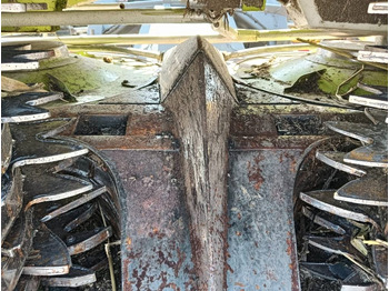 Cueilleur de maïs Claas Orbis 900: photos 3
