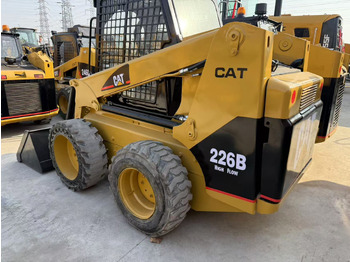 Engins de chantier CATERPILLAR 226