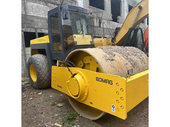 Rouleau compresseur