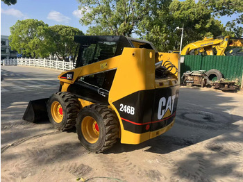 Mini chargeuse CATERPILLAR 246B: photos 4