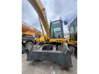 Pelle sur pneus KOMATSU PW150