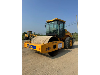 Rouleau compresseur XCMG XS183J