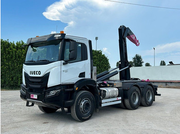 Camion ampliroll IVECO Trakker
