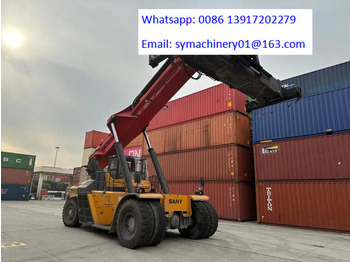 Reach stacker