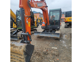 Mini pelle DOOSAN DX60