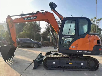 Mini pelle DOOSAN DX75
