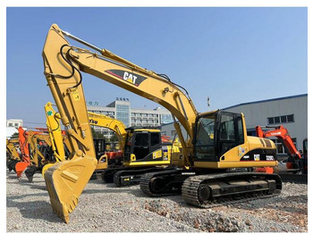 Pelle sur chenille CATERPILLAR 320C