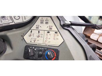 Mini chargeuse BOBCAT S570: photos 5